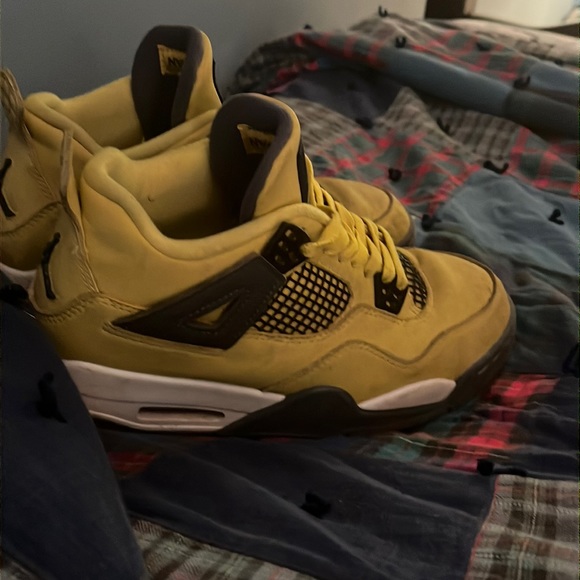 Jordan lightning’s 4 yellow